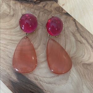 These earrings are the Zara two-tone resin drop earrings in magenta and orange